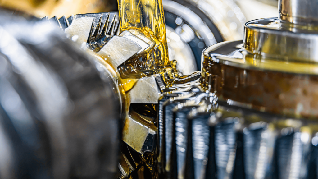 Los lubricantes y grasas están presentes en la maquinaria industrial.